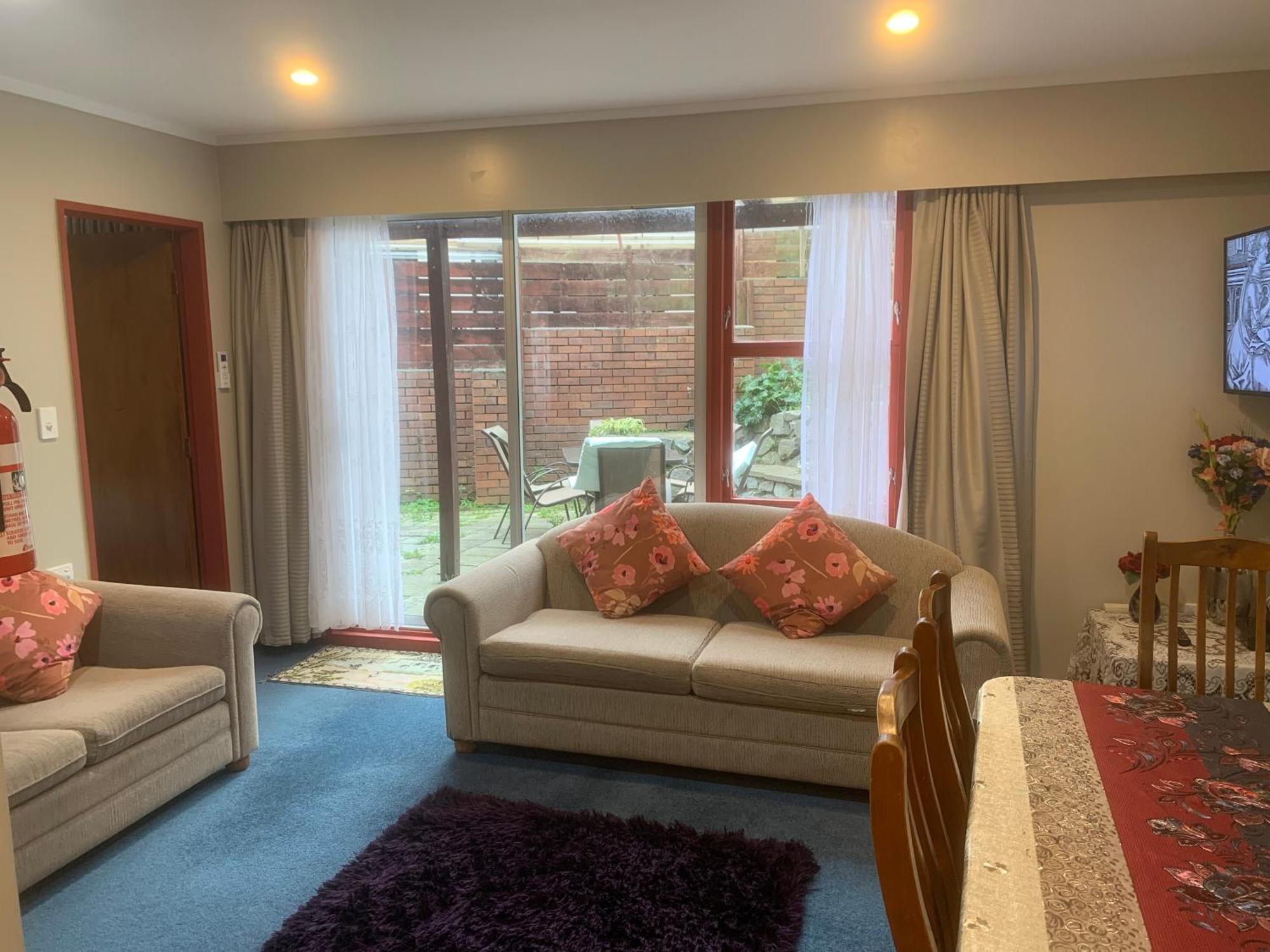 Sunny Holiday Home Уелингтън Екстериор снимка